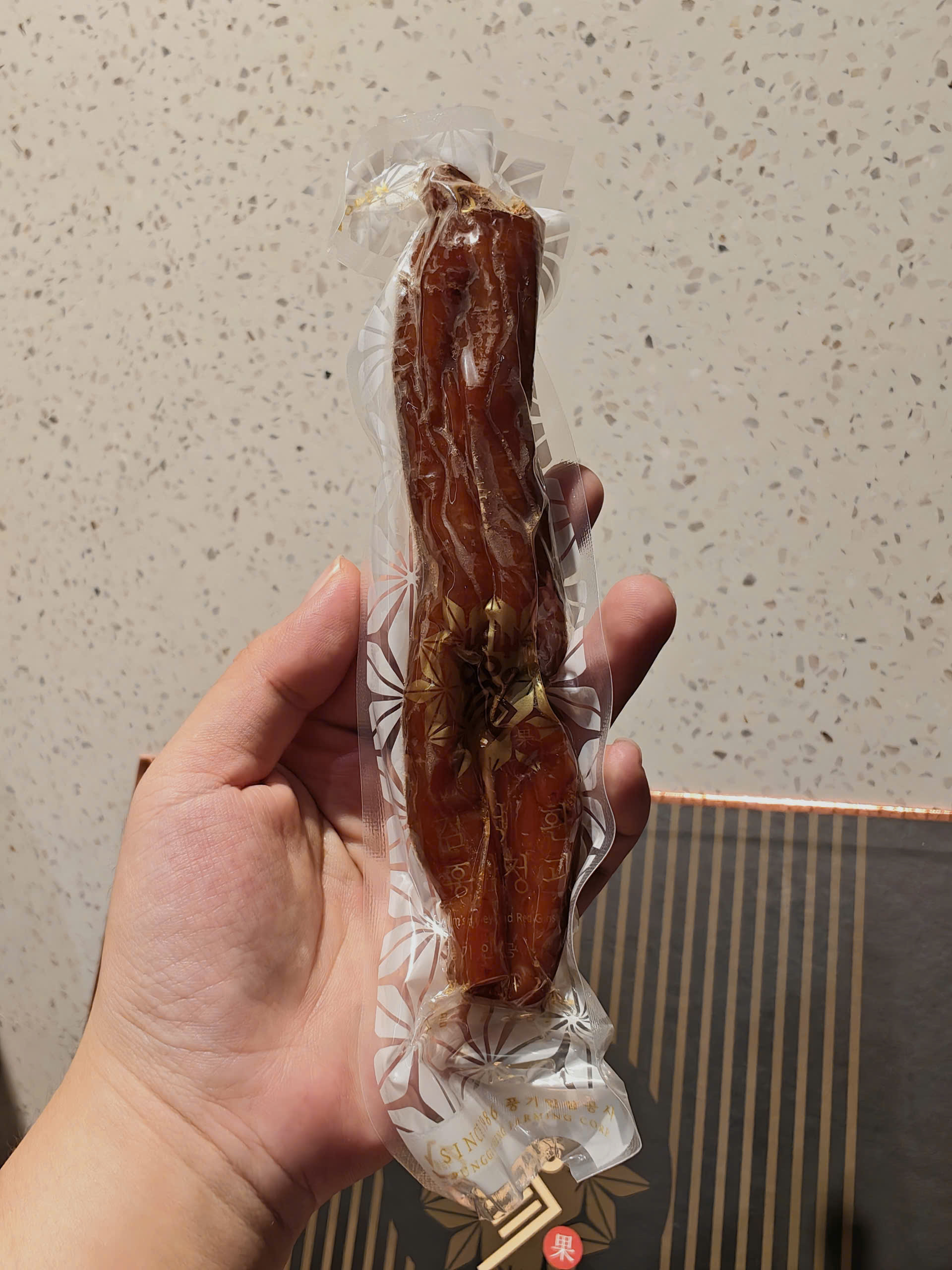 HỒNG SÂM NGUYÊN CỦ TẨM MẬT ONG KIM'S RED GINSENG - Ảnh 2