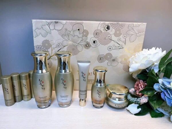 [HWANGHOOZIHWA] SET DƯỠNG DA REBORNYEON – HỒI SINH LÀN DA VỚI THẢO DƯỢC ĐÔNG Y HÀN QUỐC