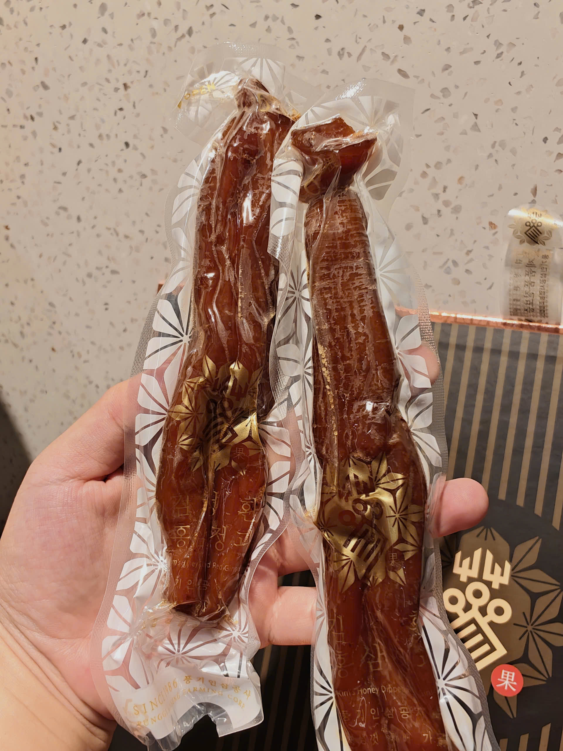 HỒNG SÂM NGUYÊN CỦ TẨM MẬT ONG KIM'S RED GINSENG - Ảnh 8